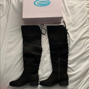 Knee high boots black